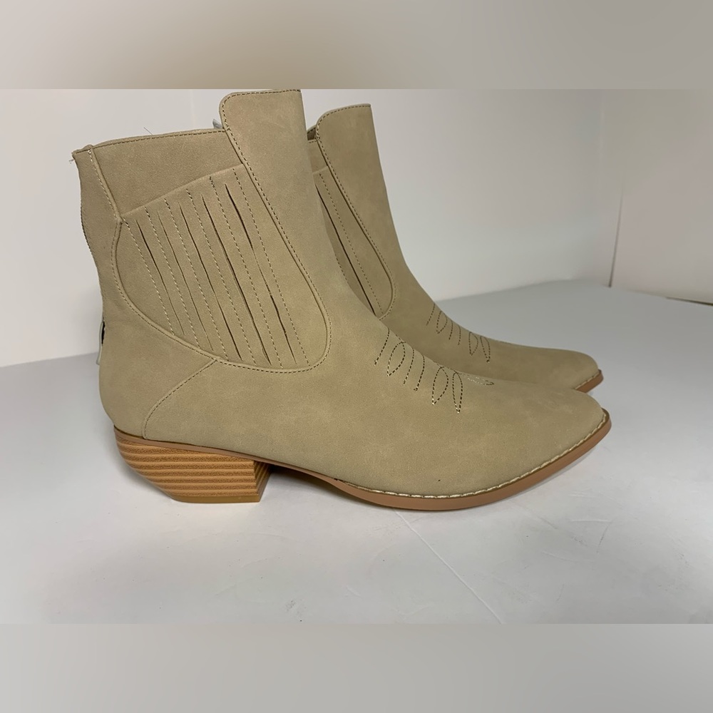 Women's 8 1/2  cute‎ western ankle boots tan pointed shoe zip up